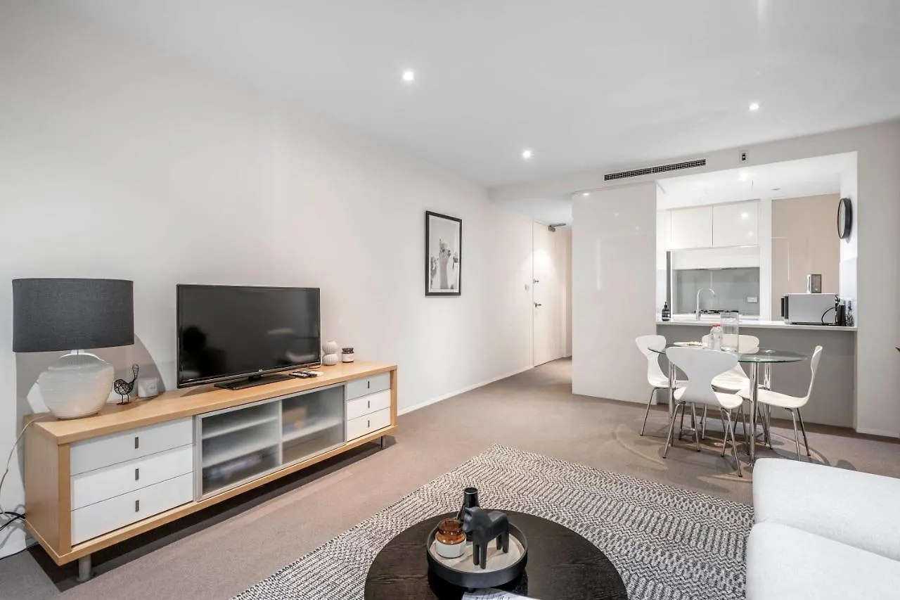 Lake View Apartment, Kingston Apartment
