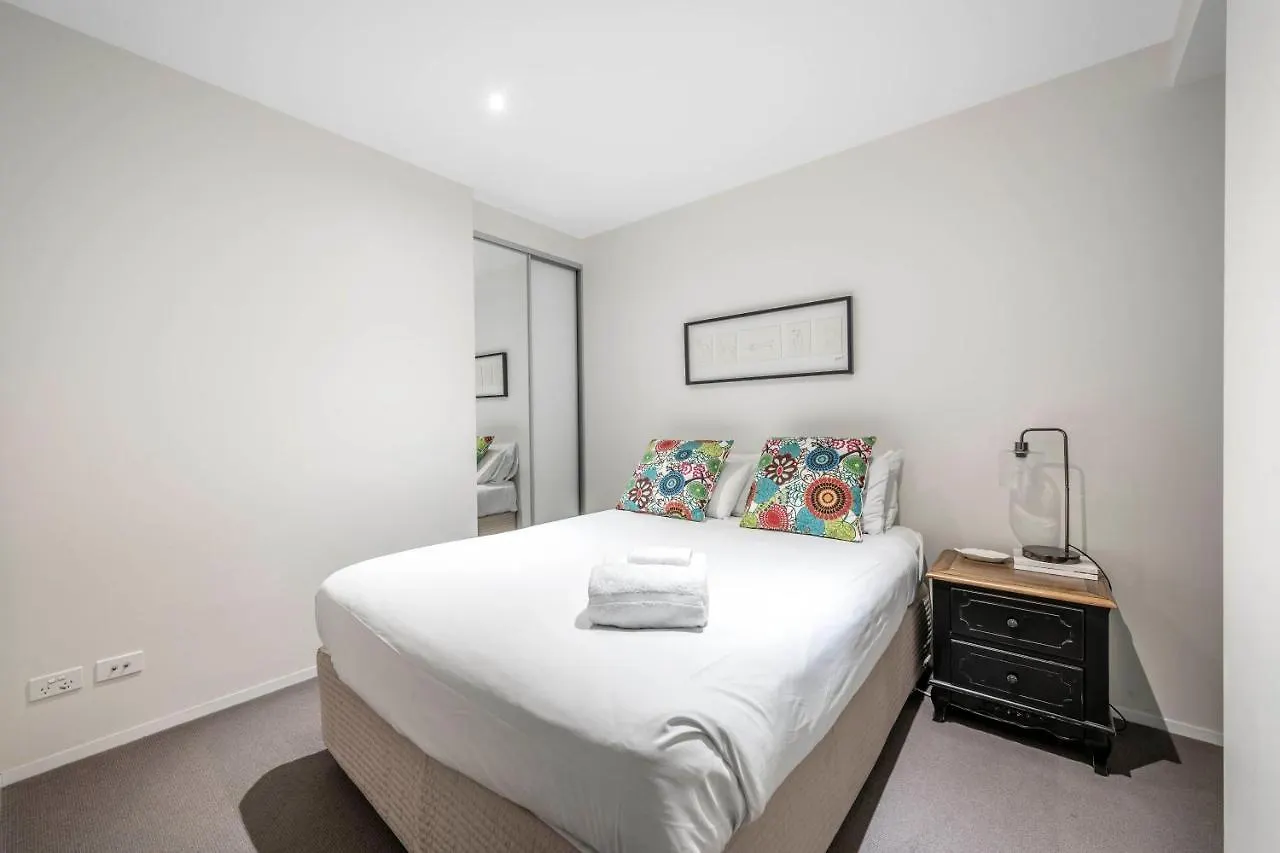 Lake View Apartment, Kingston 0*,  Australia
