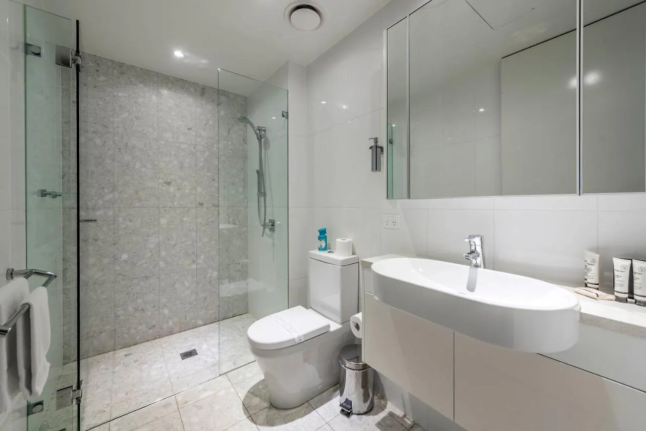Lake View Apartment, Kingston 0*,