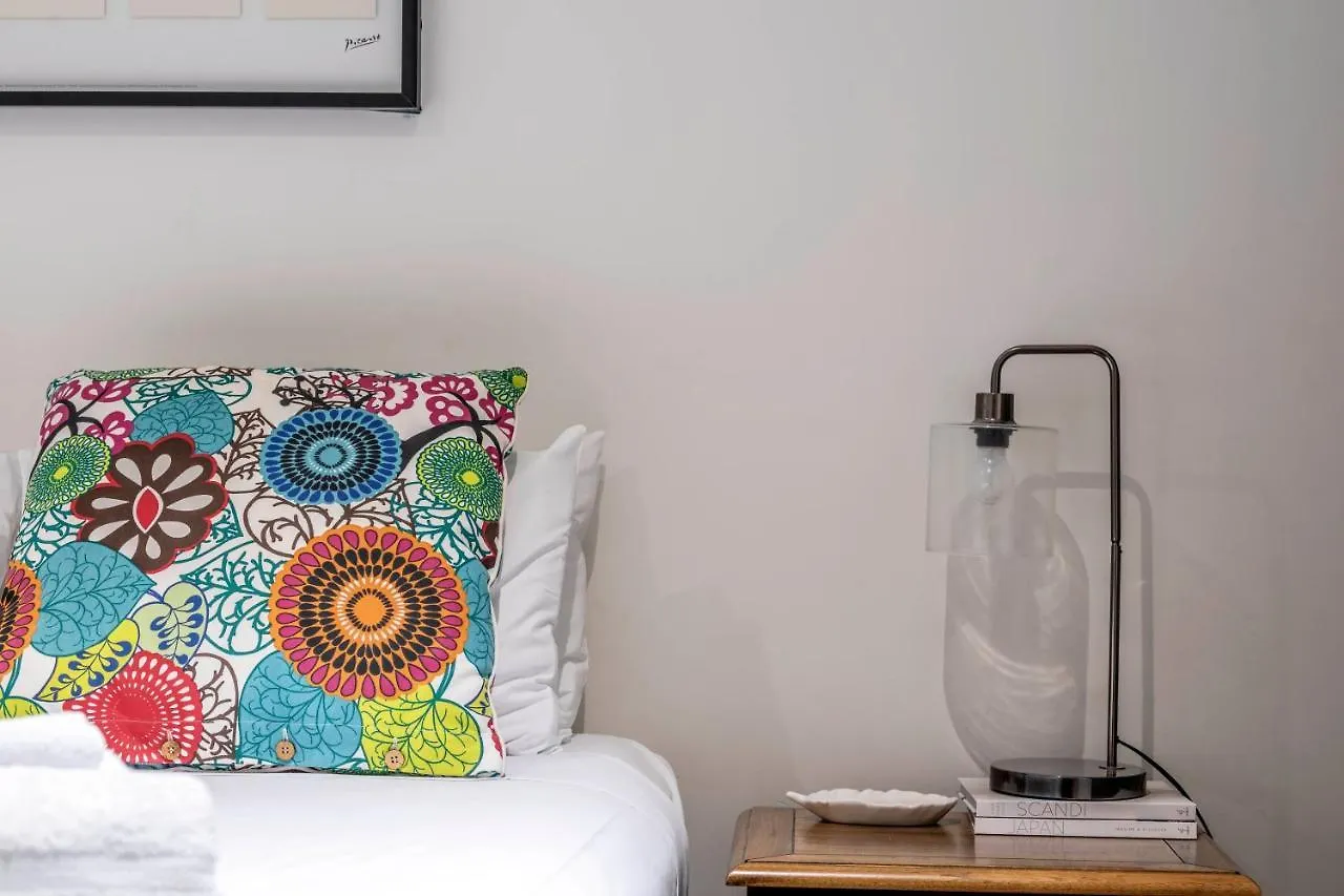 Lake View Apartment, Kingston 0*,  Australia