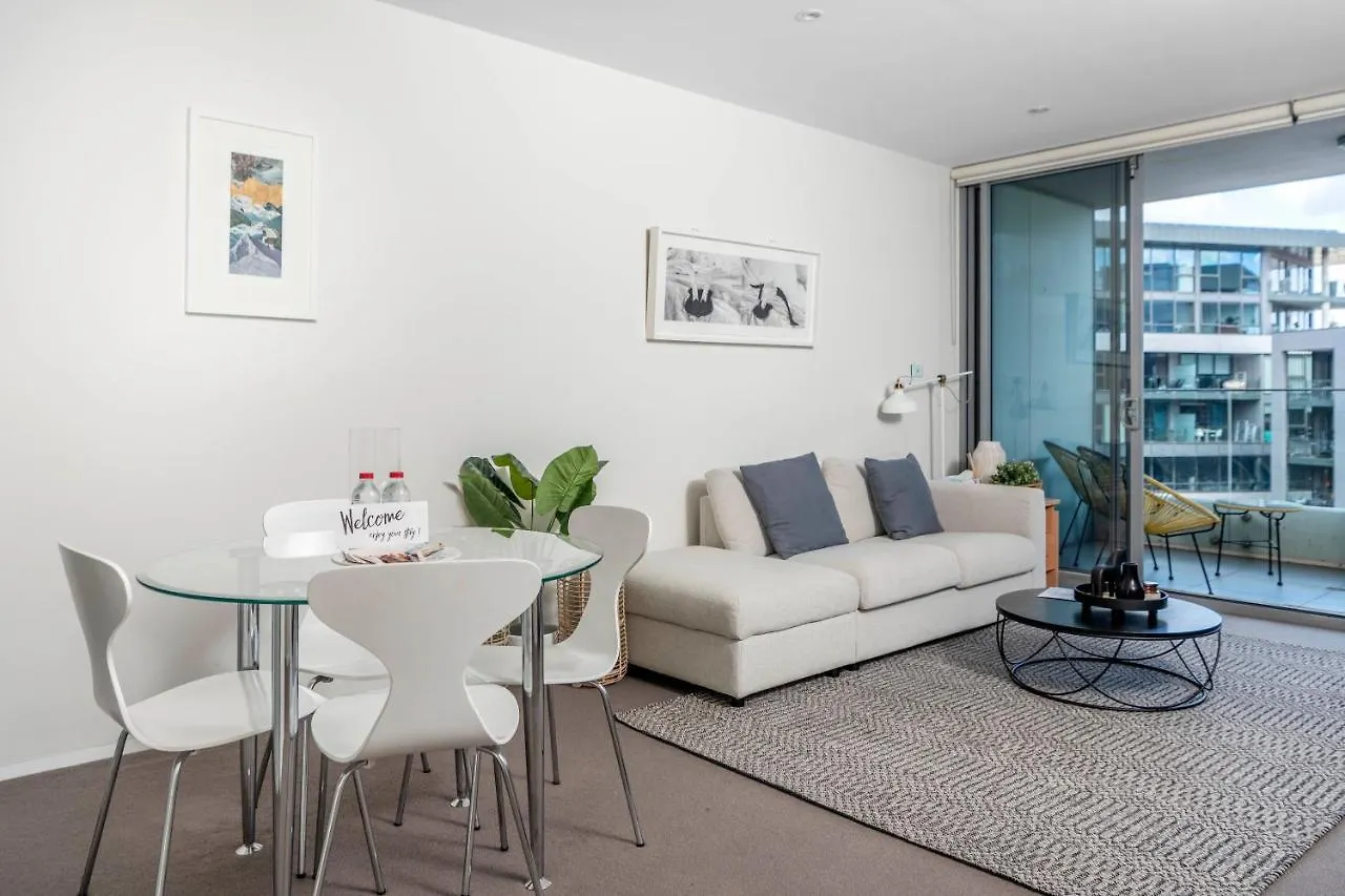 Lake View Apartment, Kingston